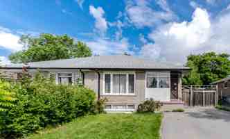 featured image of 21 Aloma Crescent #Upper