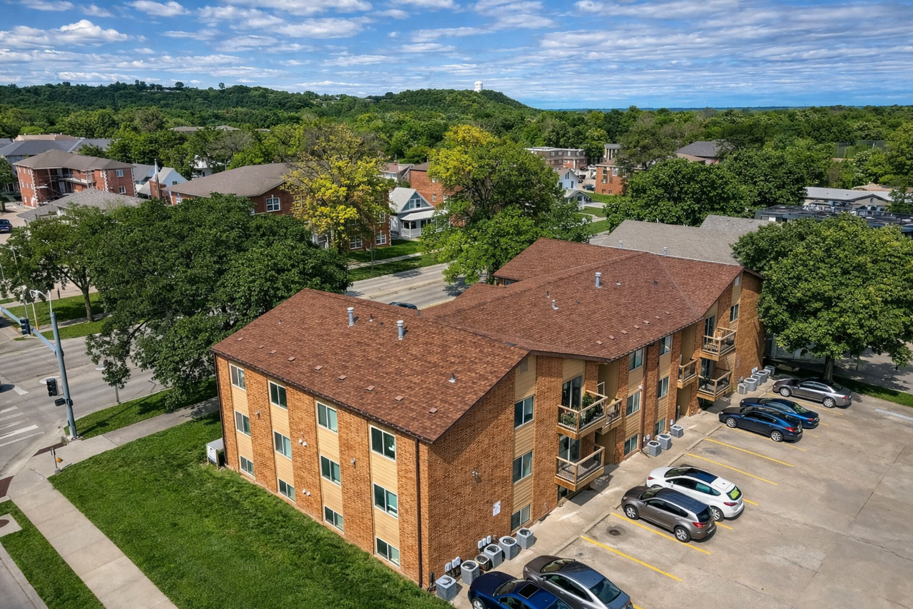 Welcome to 1031 Bluemont Avenue! - Photo 6 of 7