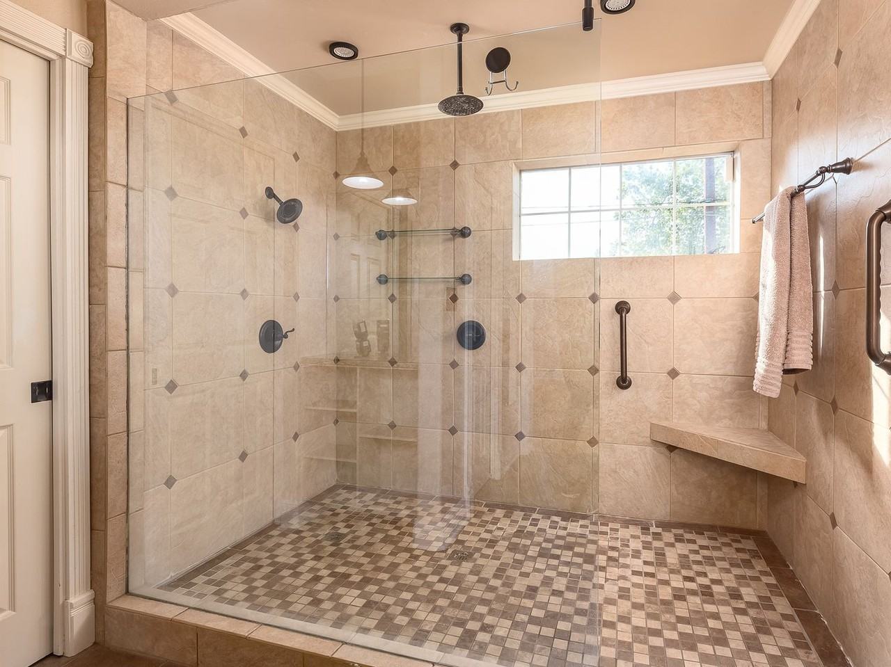 1900 Red Rock Dr - Photo 3 of 44