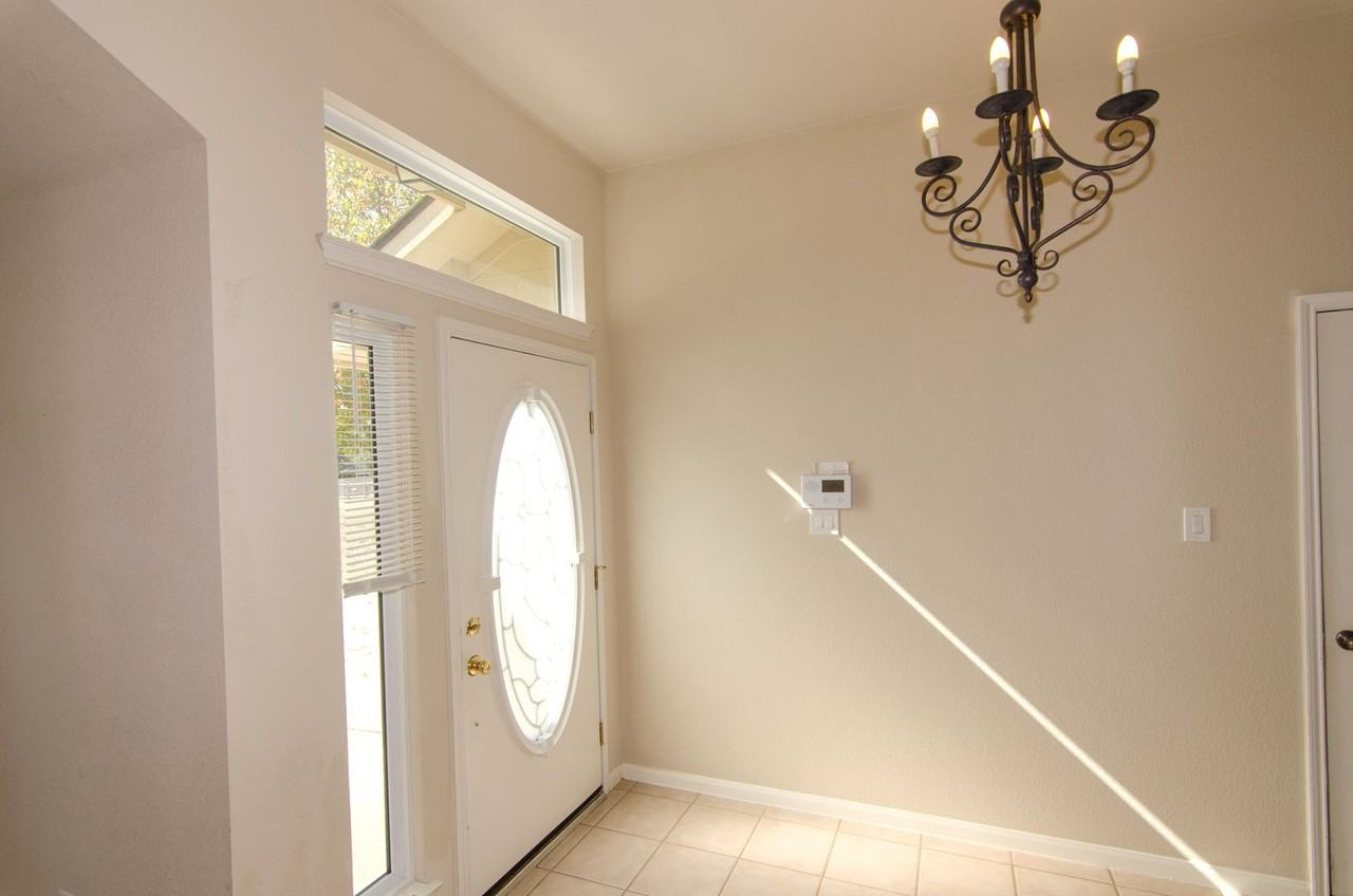 1006 Promenade Ct - Photo 4 of 32