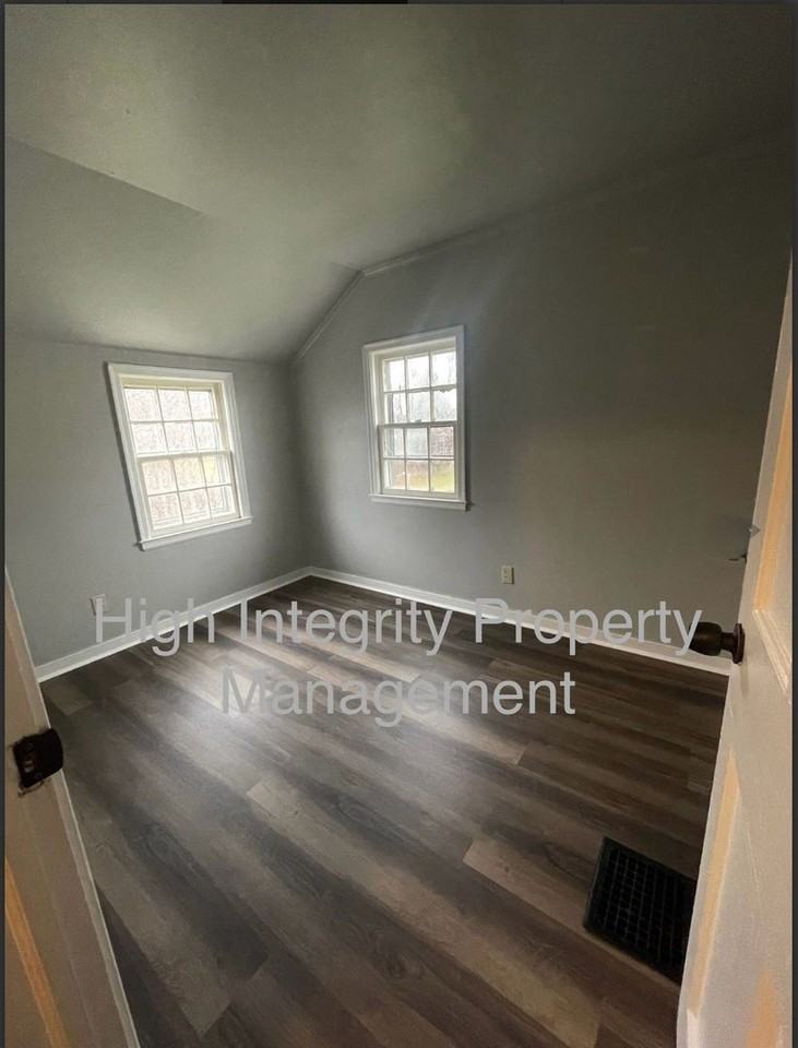 822 Adams St - Photo 2 of 5