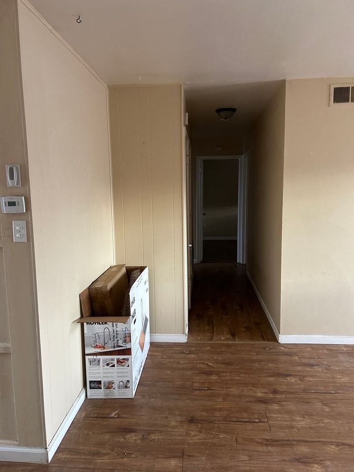 1260 Plymouth Way - Photo 4 of 10