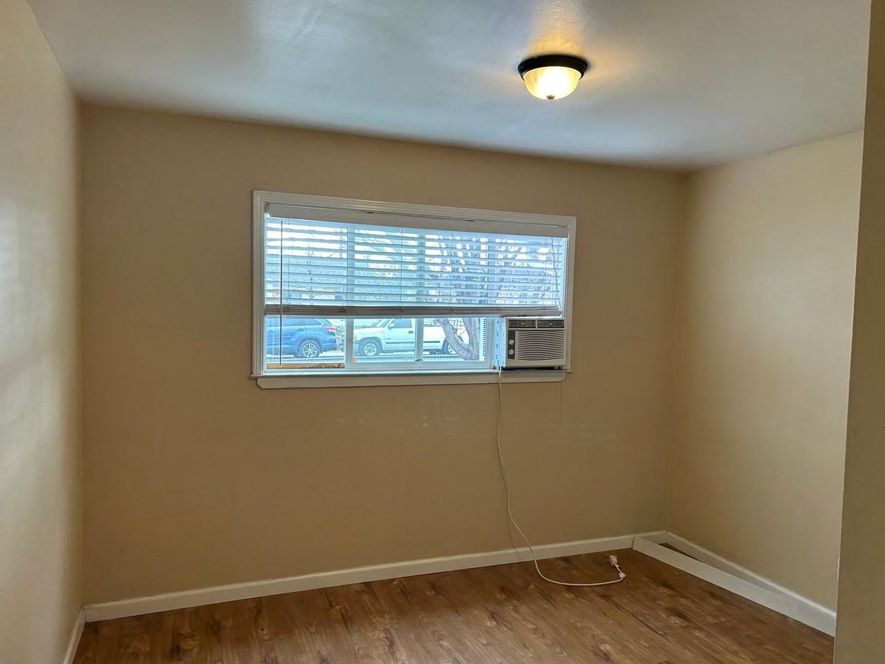 1260 Plymouth Way - Photo 6 of 10