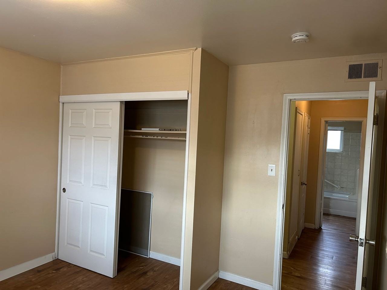 1260 Plymouth Way - Photo 7 of 10