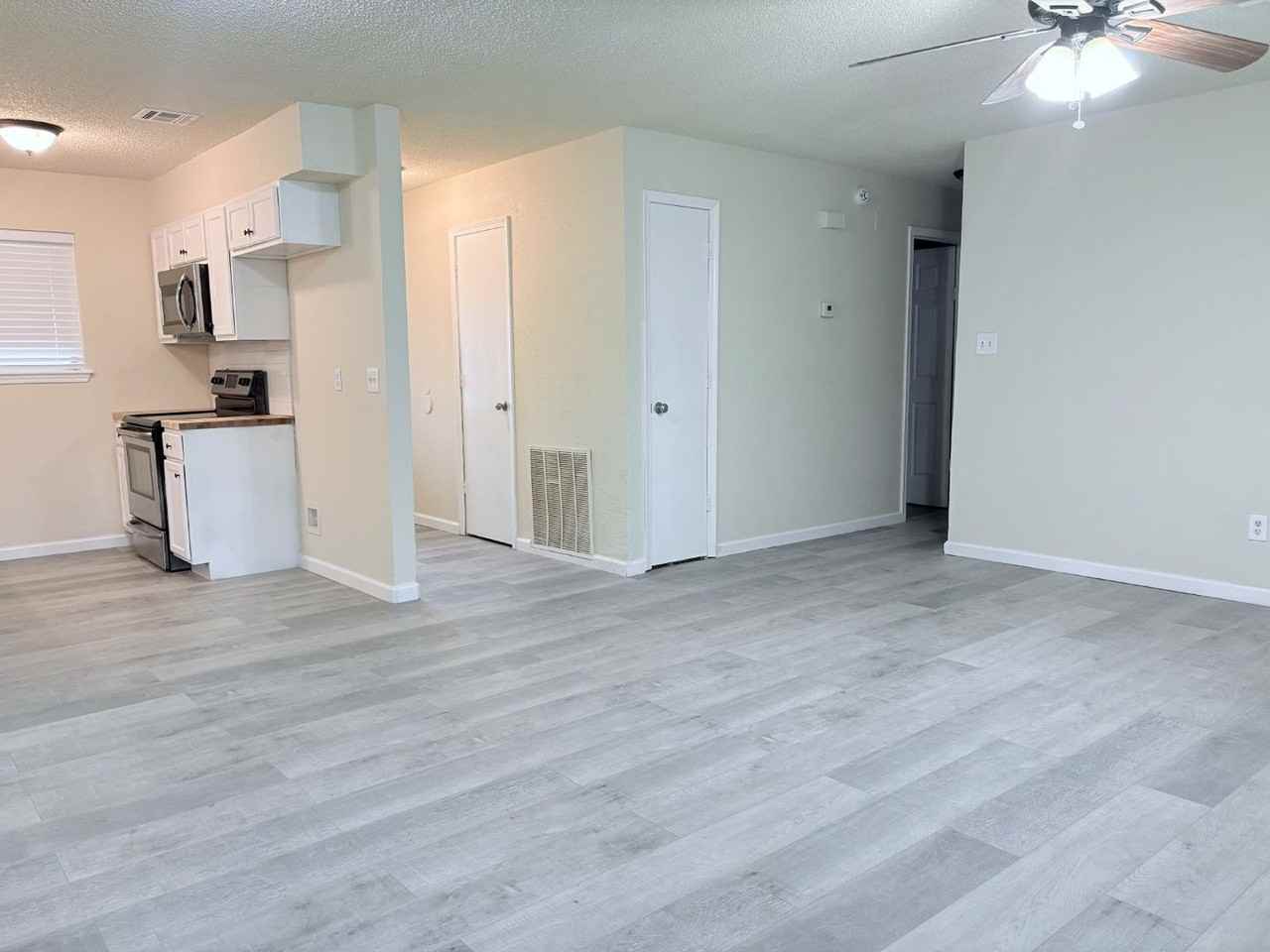 711 Meadowlake Dr - Photo 3 of 21