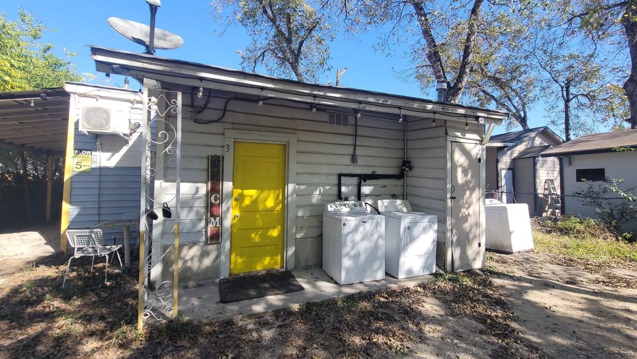 128 Saint Francis Ave - Photo 2 of 27
