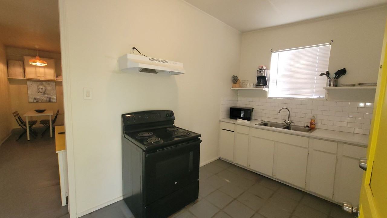 128 Saint Francis Ave - Photo 3 of 27