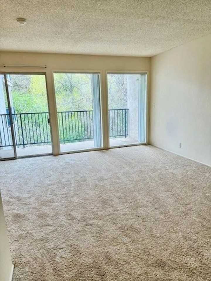 1705 Carmel Dr - Photo 2 of 10