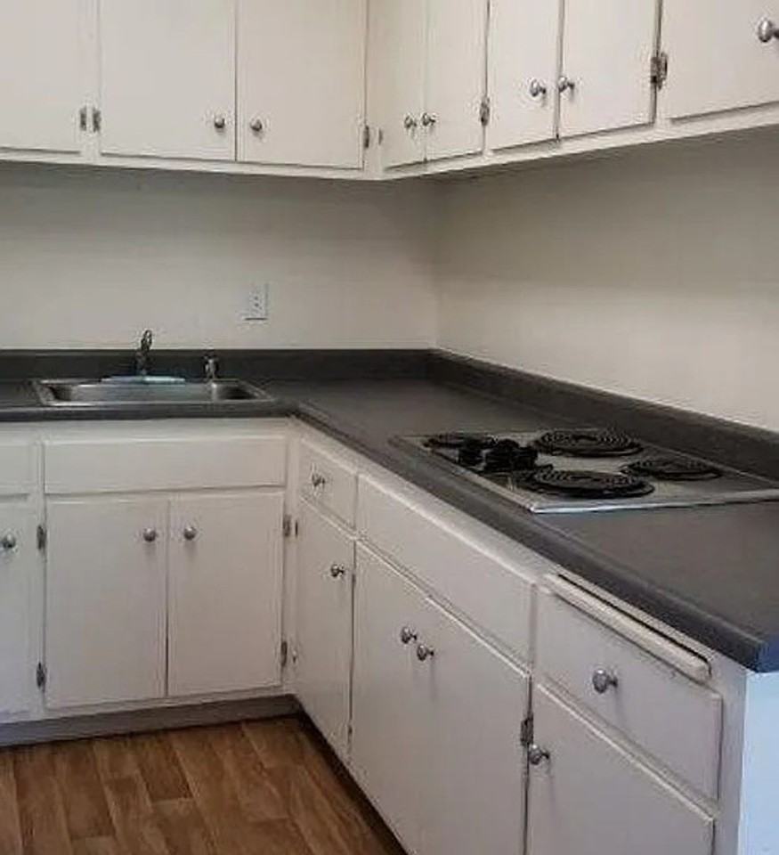 1705 Carmel Dr - Photo 5 of 10