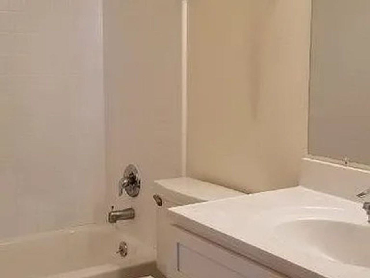 1705 Carmel Dr - Photo 7 of 10