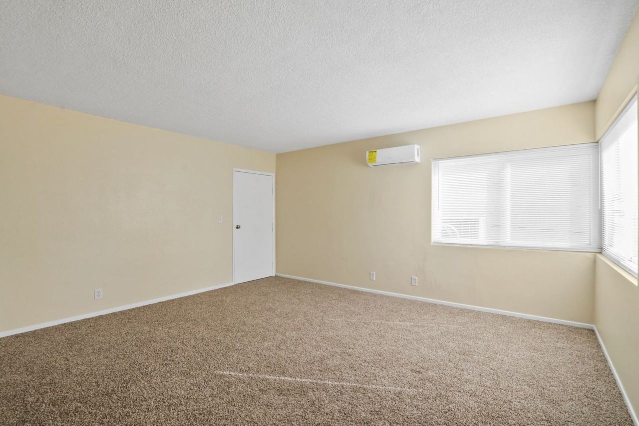 2620 W Via Corona - Photo 7 of 17