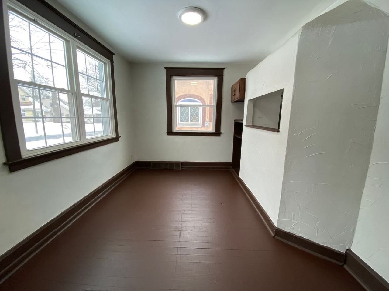 1578 Pilgrim St - Photo 4 of 11