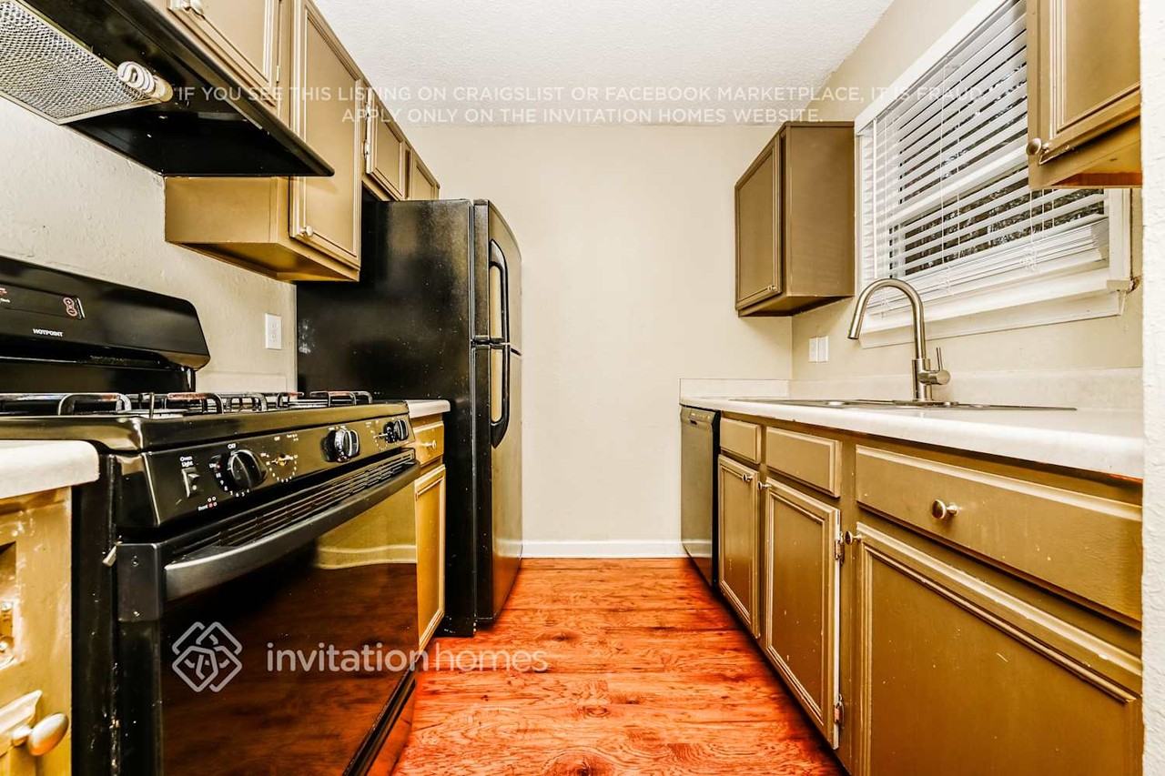 1616 Picadilly Ct Ne - Photo 7 of 18