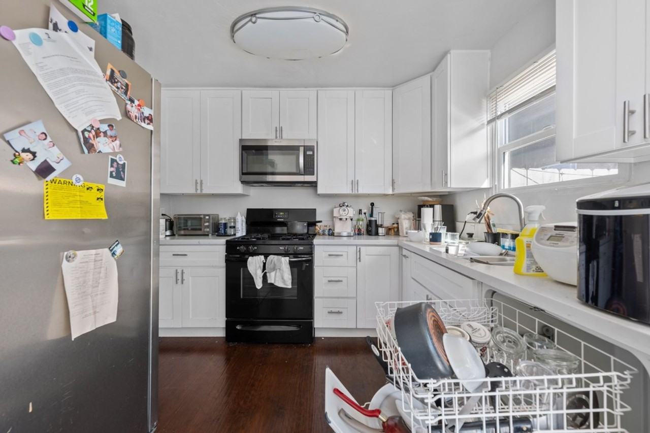 6451 Richard St - Photo 3 of 24