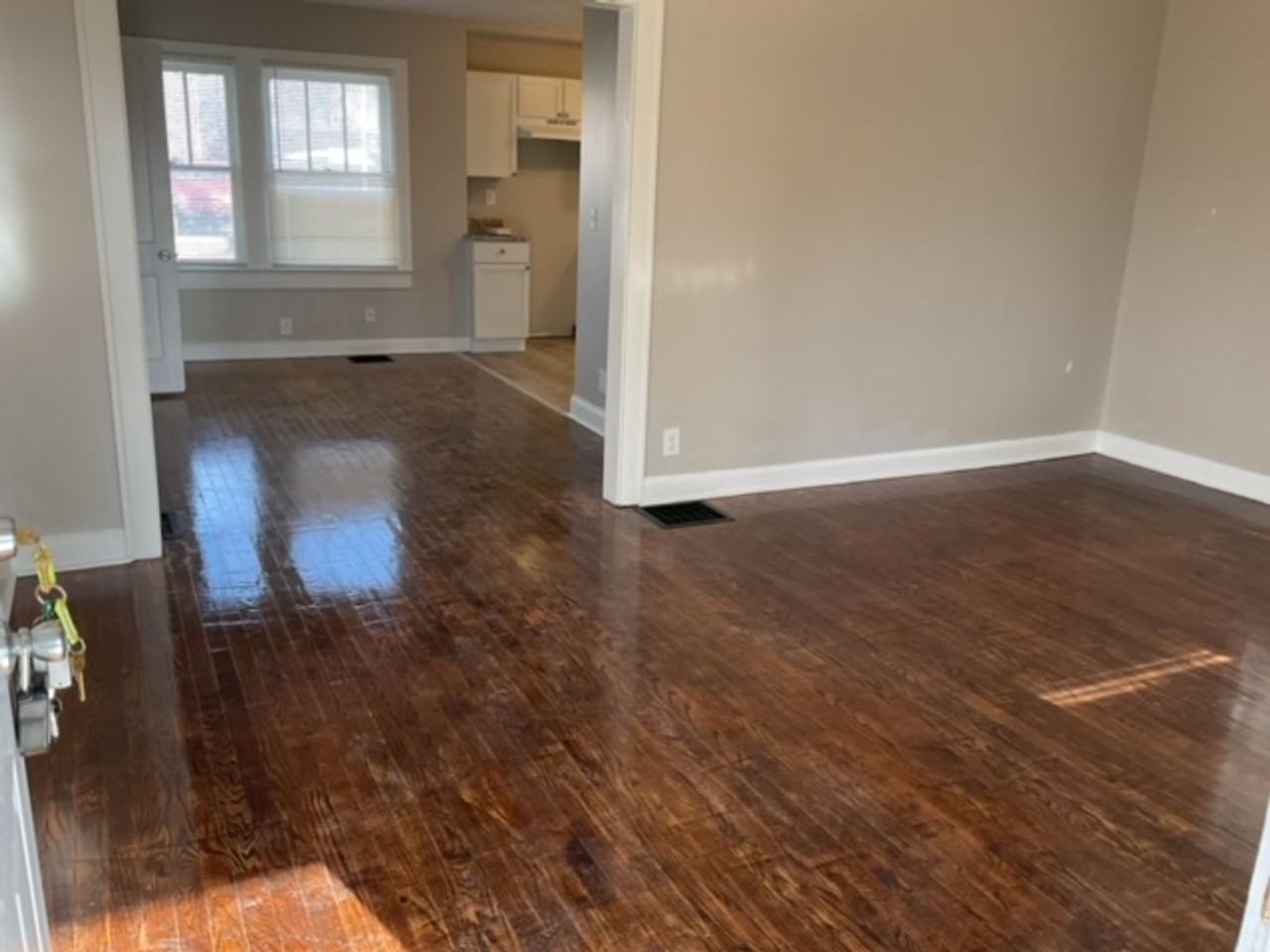 1534 E 34th St - Photo 3 of 11