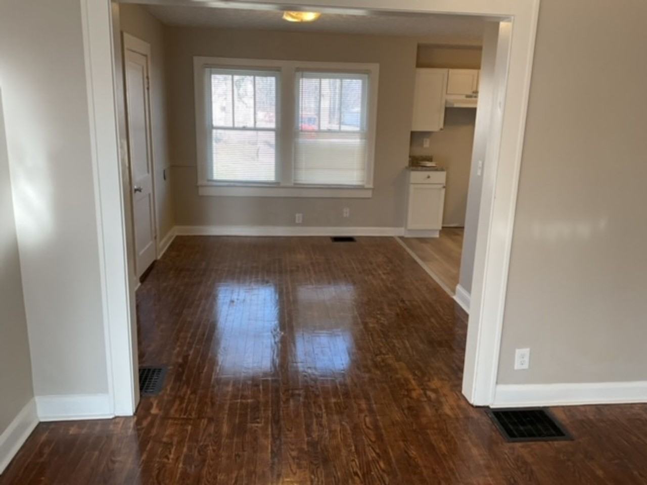 1534 E 34th St - Photo 5 of 11