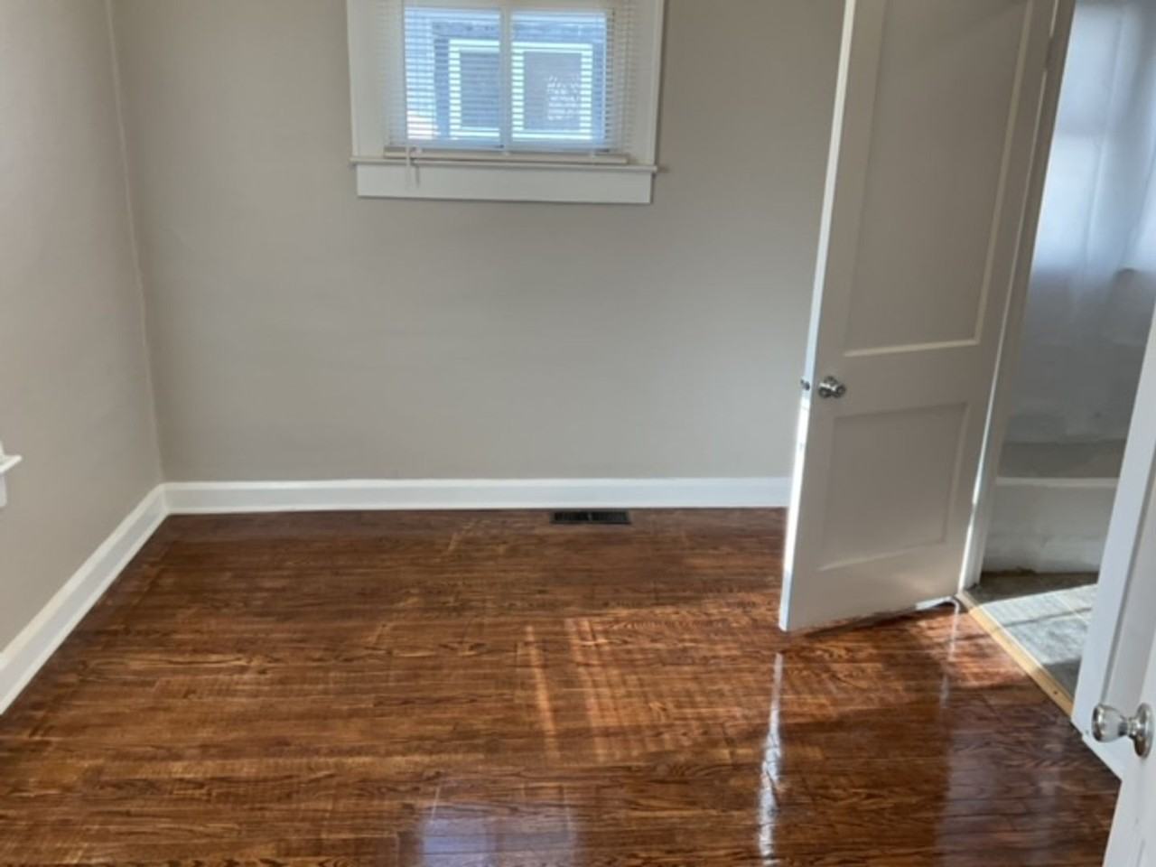 1534 E 34th St - Photo 6 of 11