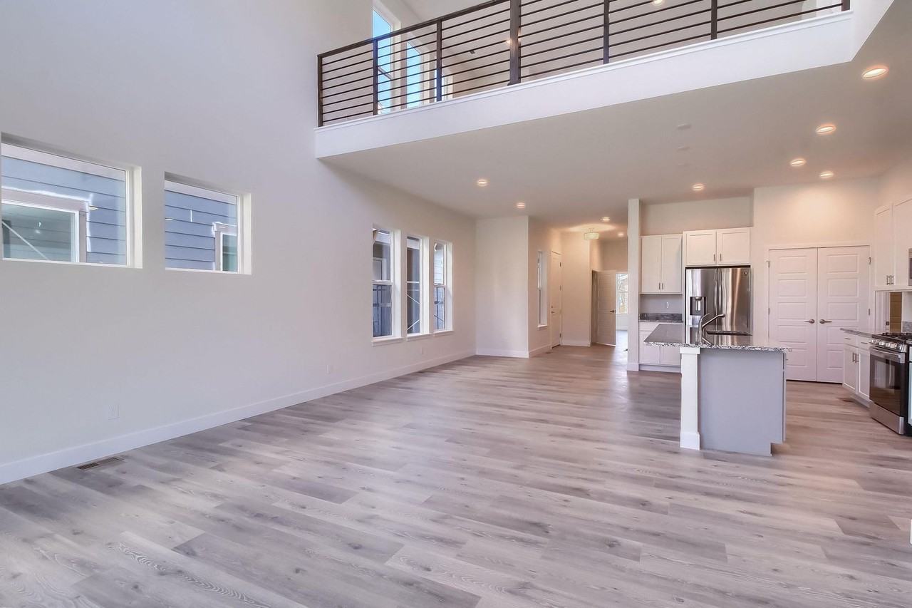 1057 Torrey St - Photo 5 of 24