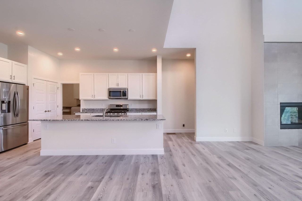 1057 Torrey St - Photo 6 of 24