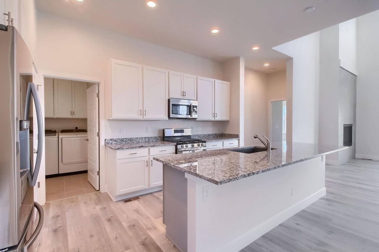 1057 Torrey St - Photo 7 of 24