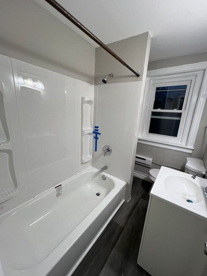 240 E Hamilton St - Photo 3 of 5