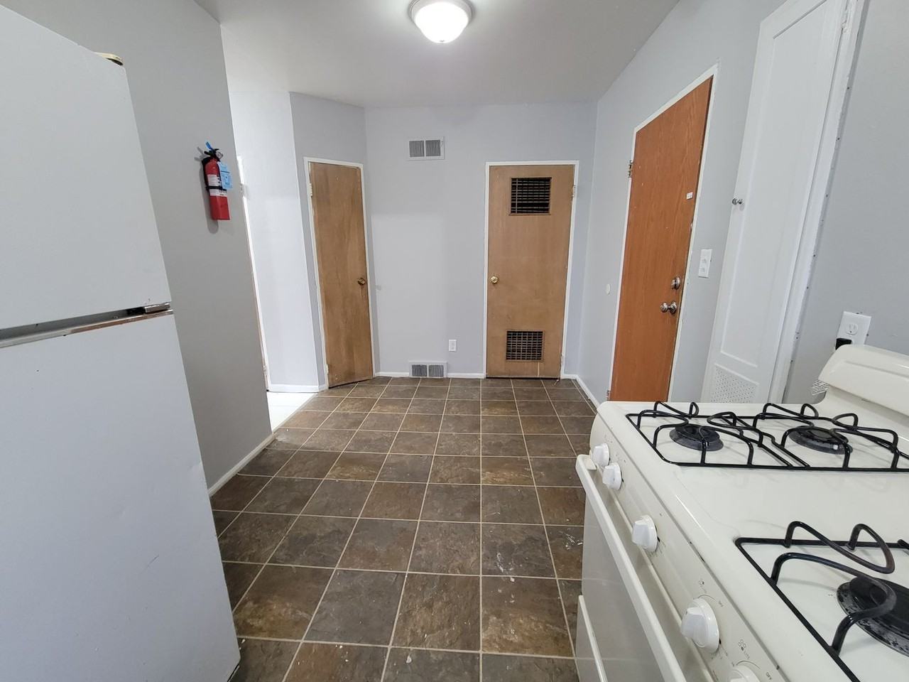 709 W 14th St - Photo 3 of 12