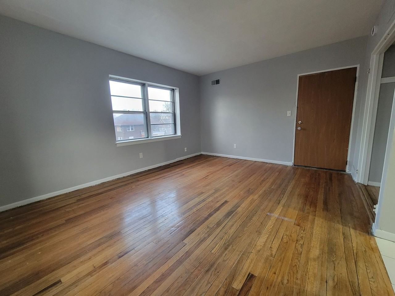 709 W 14th St - Photo 5 of 12