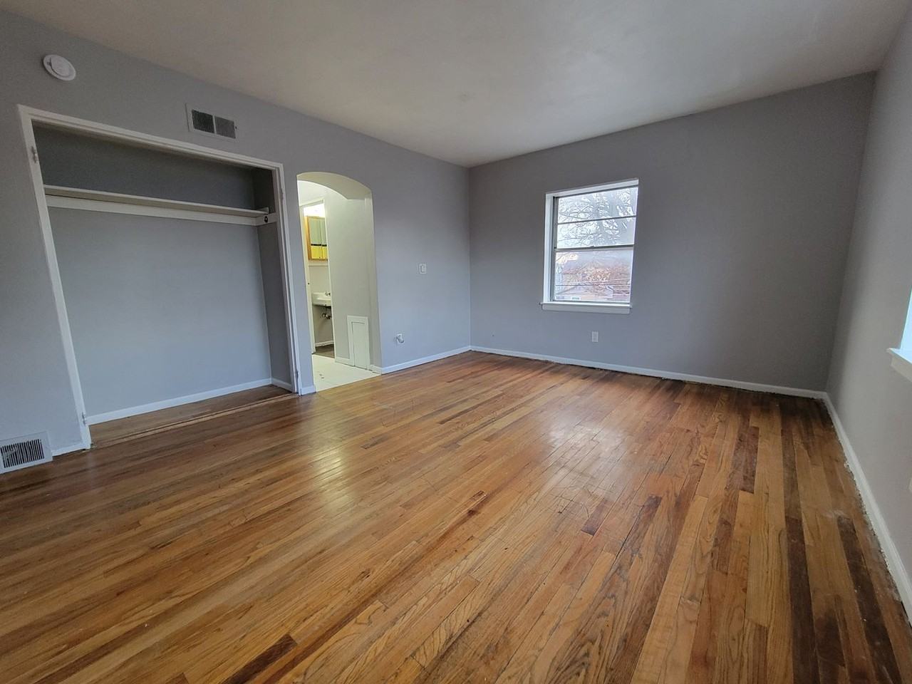 709 W 14th St - Photo 6 of 12