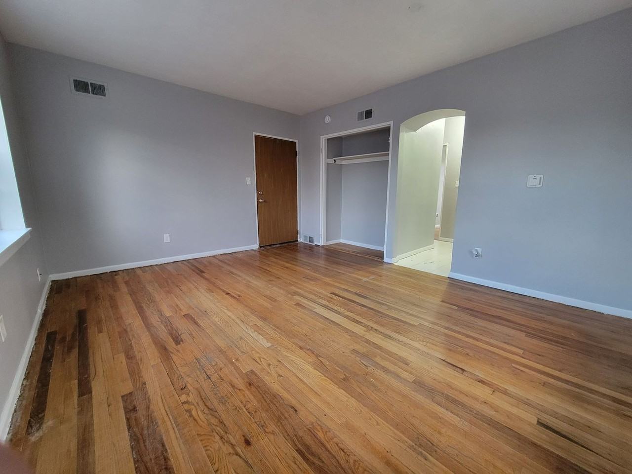 709 W 14th St - Photo 7 of 12