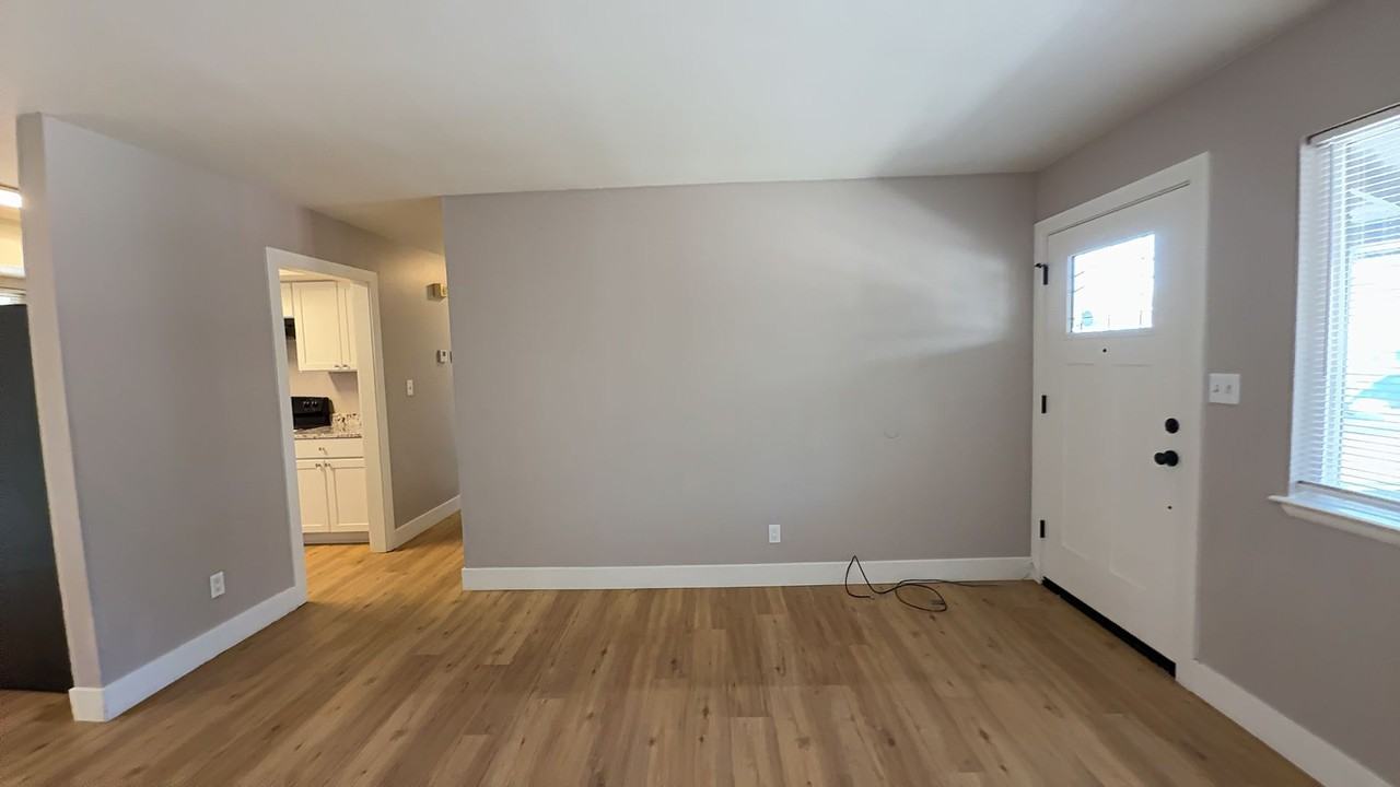 1502 Rand Ave - Photo 2 of 8