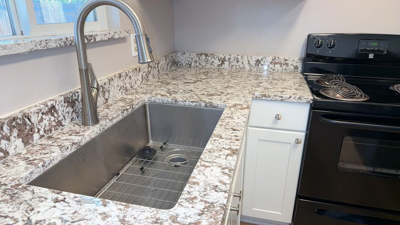 1502 Rand Ave - Photo 3 of 8