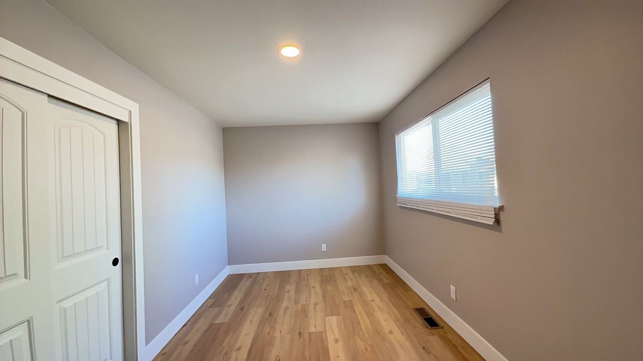 1502 Rand Ave - Photo 5 of 8