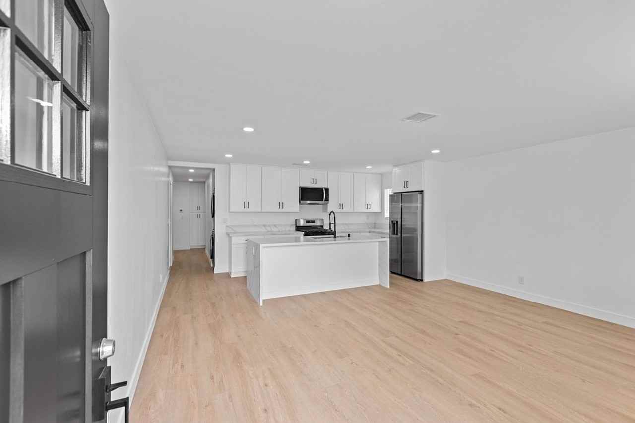 4722 68th St - Photo 3 of 30