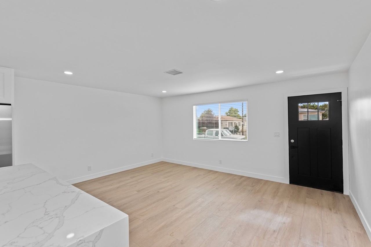 4722 68th St - Photo 5 of 30