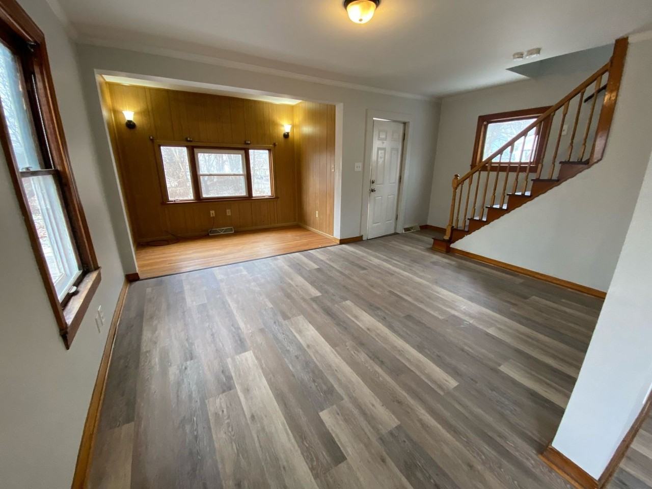 348 Jewell Dr - Photo 2 of 9