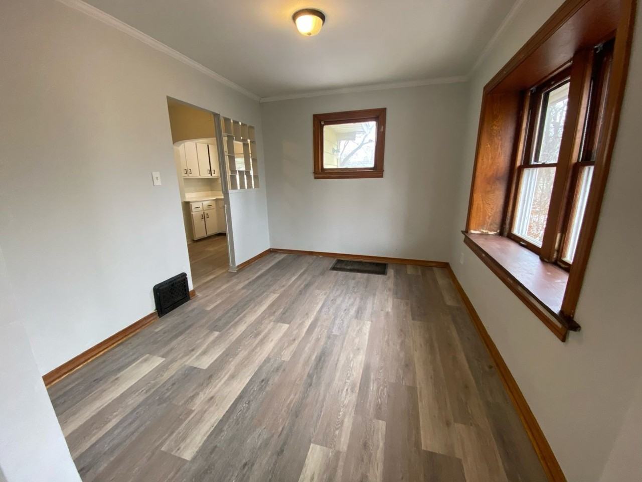 348 Jewell Dr - Photo 3 of 9