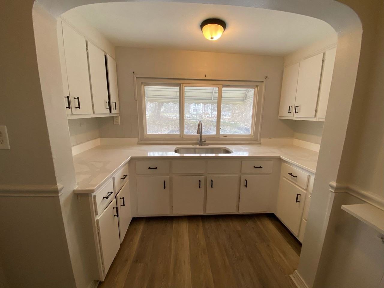 348 Jewell Dr - Photo 4 of 9