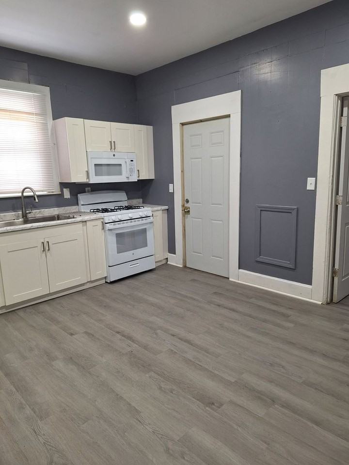 1527 W 6th St - Photo 4 of 38