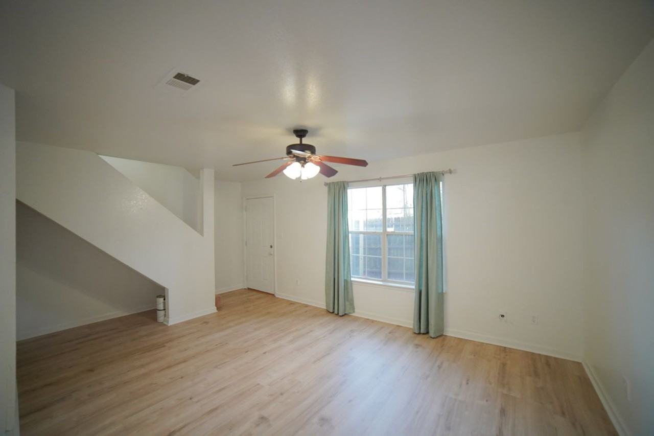 1264 Ocala Rd #B - Photo 3 of 31