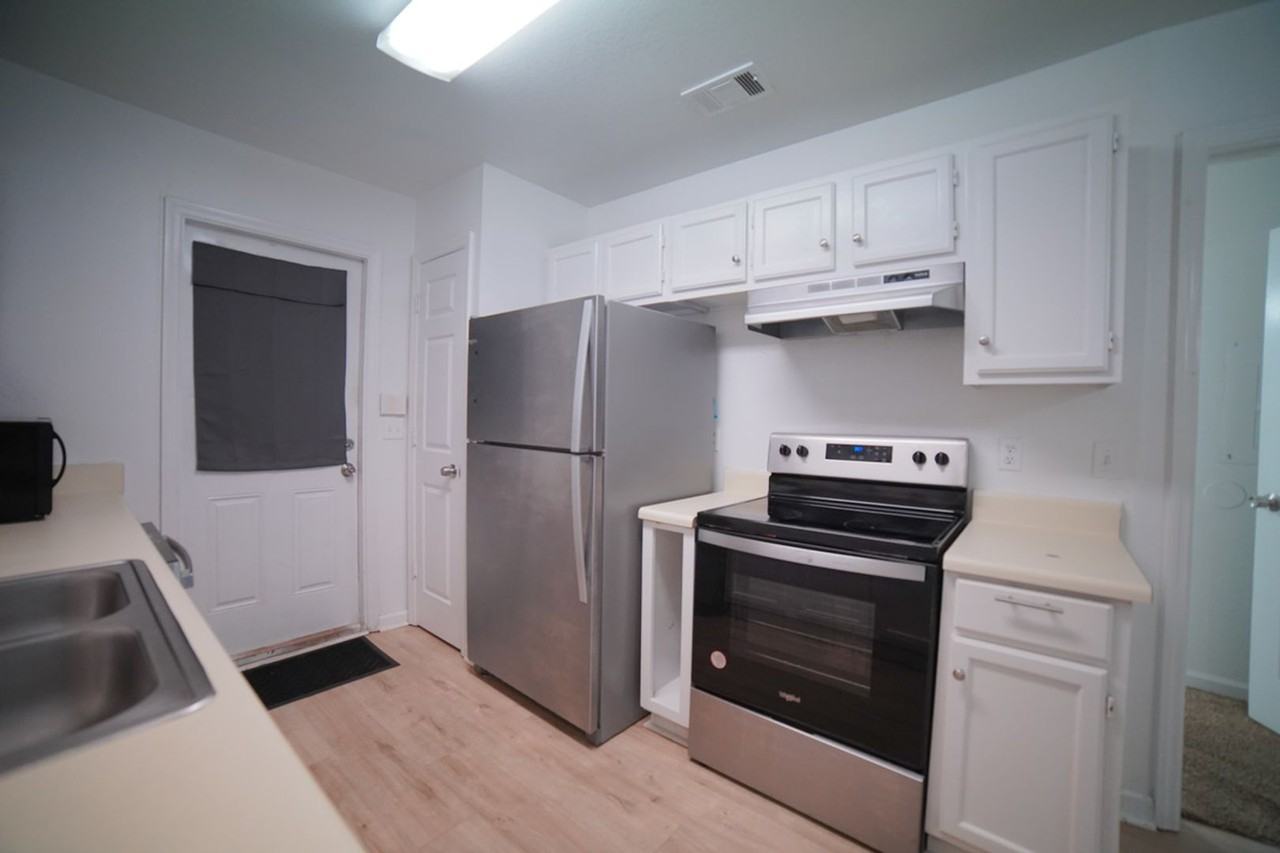 1264 Ocala Rd #B - Photo 6 of 31