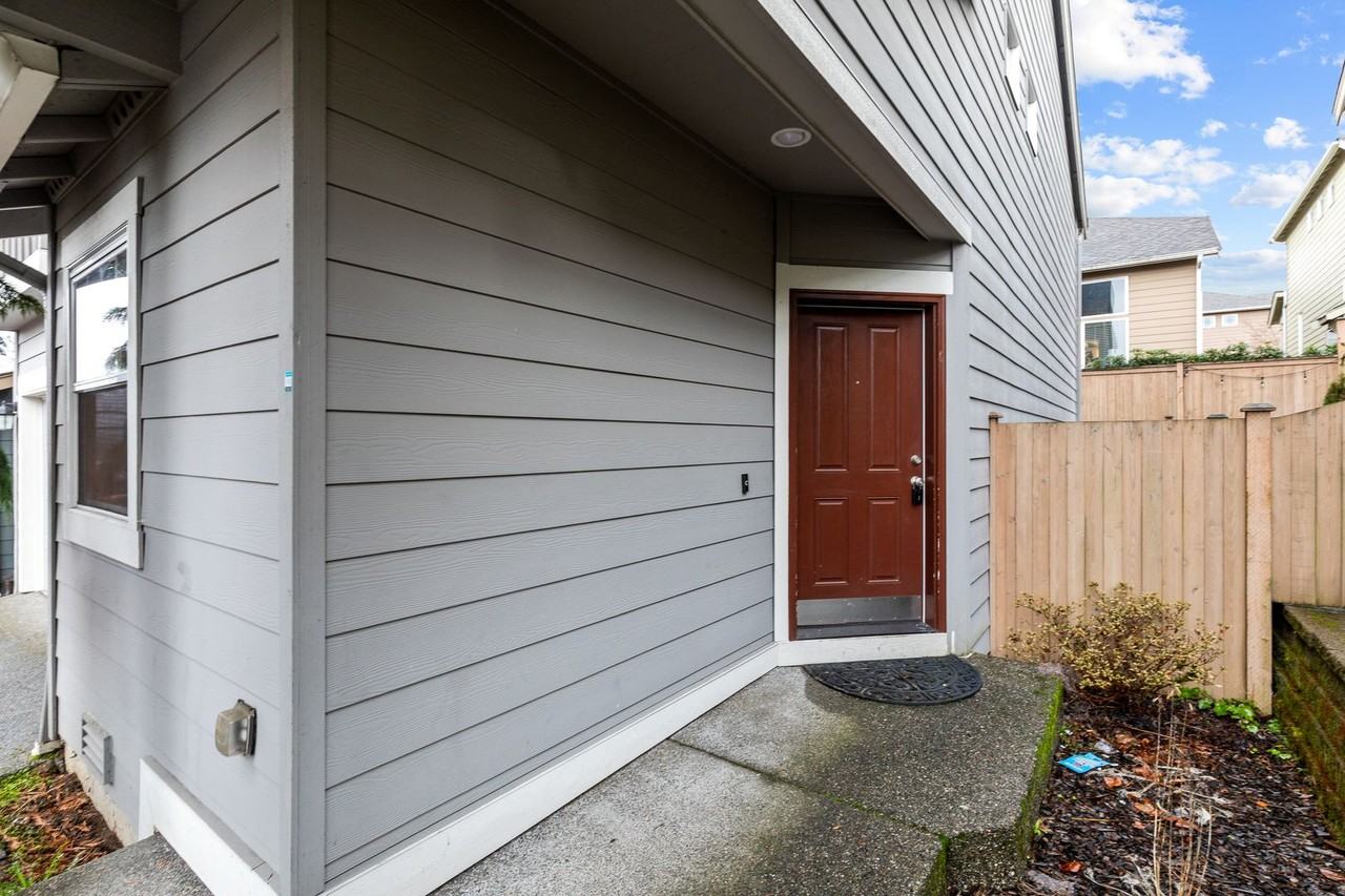 9302 12th St Ne - Photo 3 of 42