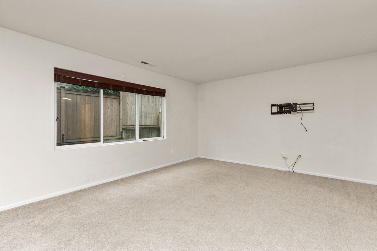 9302 12th St Ne - Photo 5 of 42