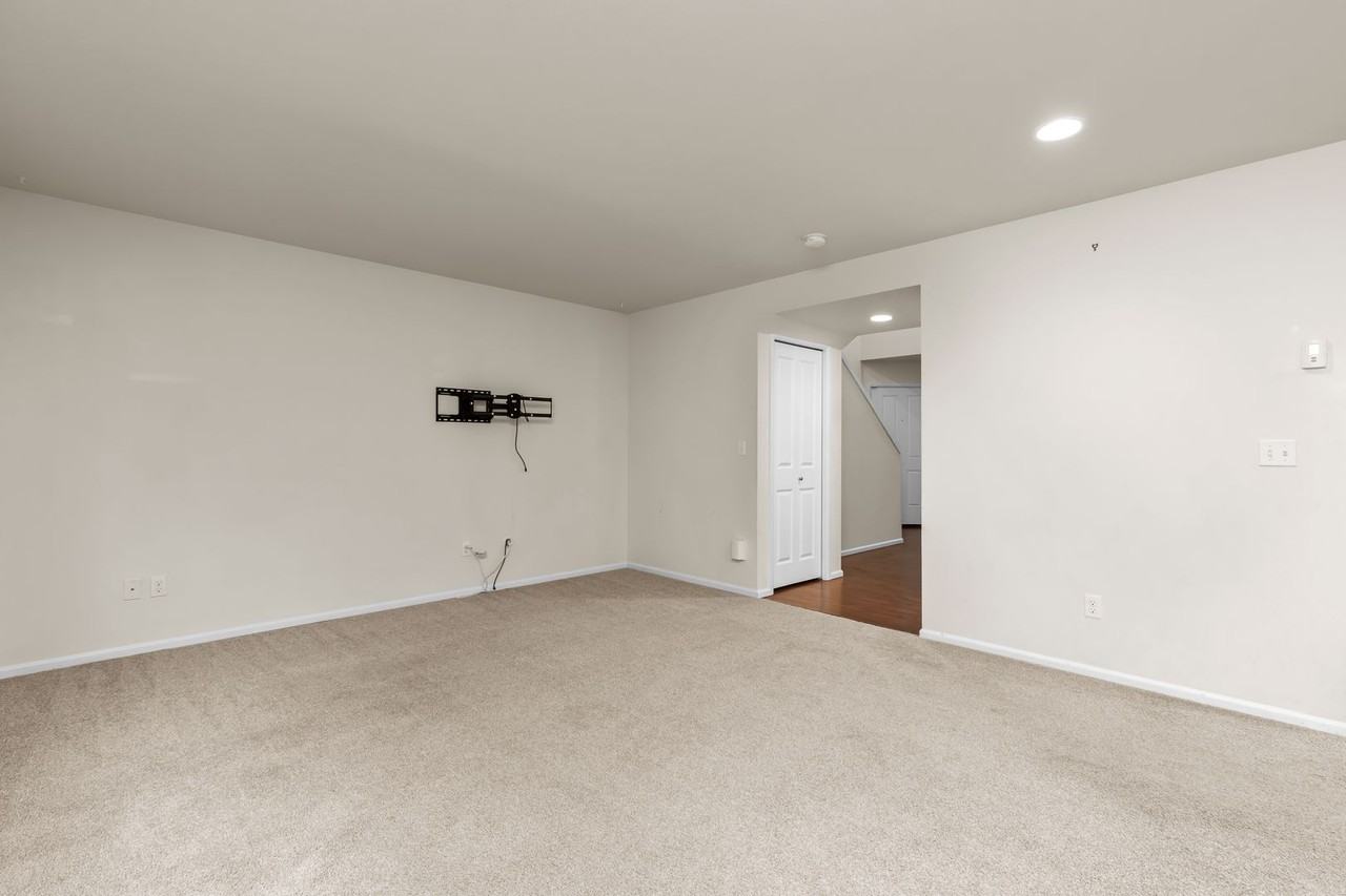 9302 12th St Ne - Photo 6 of 42