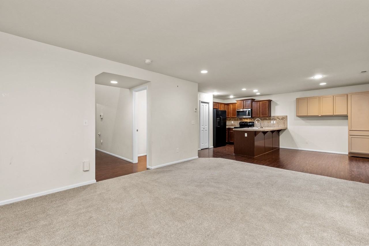 9302 12th St Ne - Photo 7 of 42