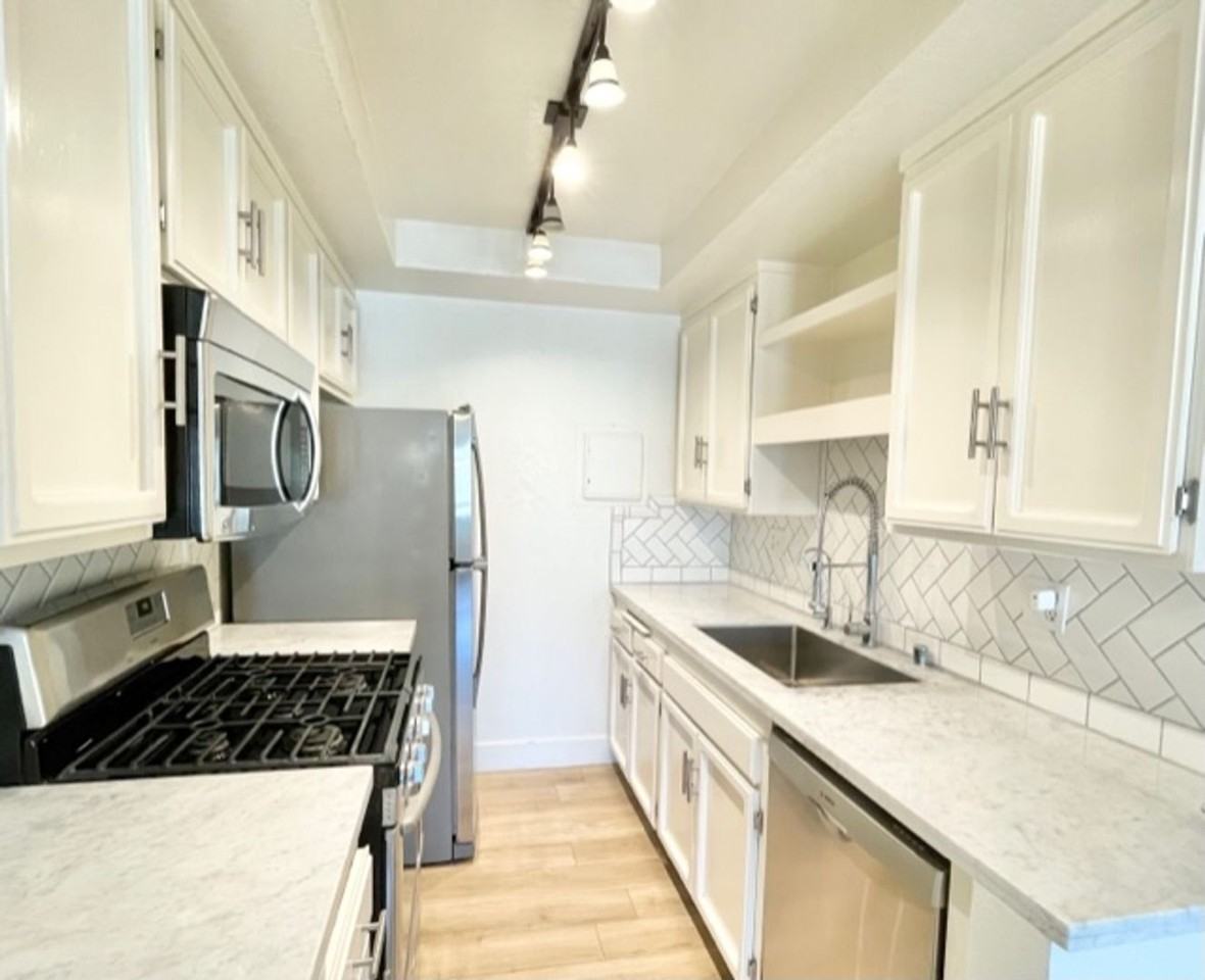 1050 Vista Del Pueblo #13 - Photo 2 of 10