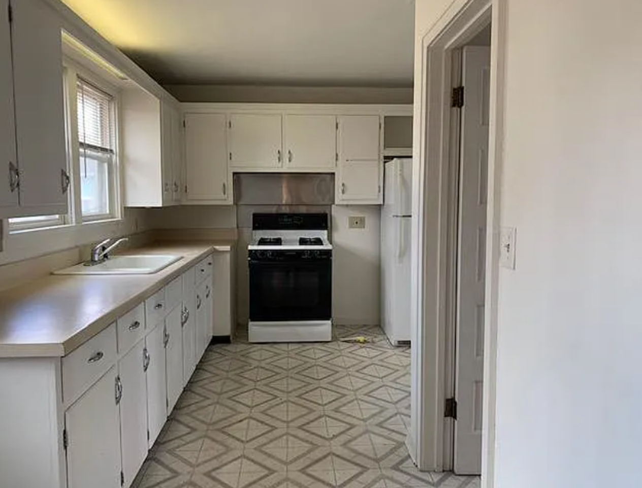 615 Mill St - Photo 6 of 20