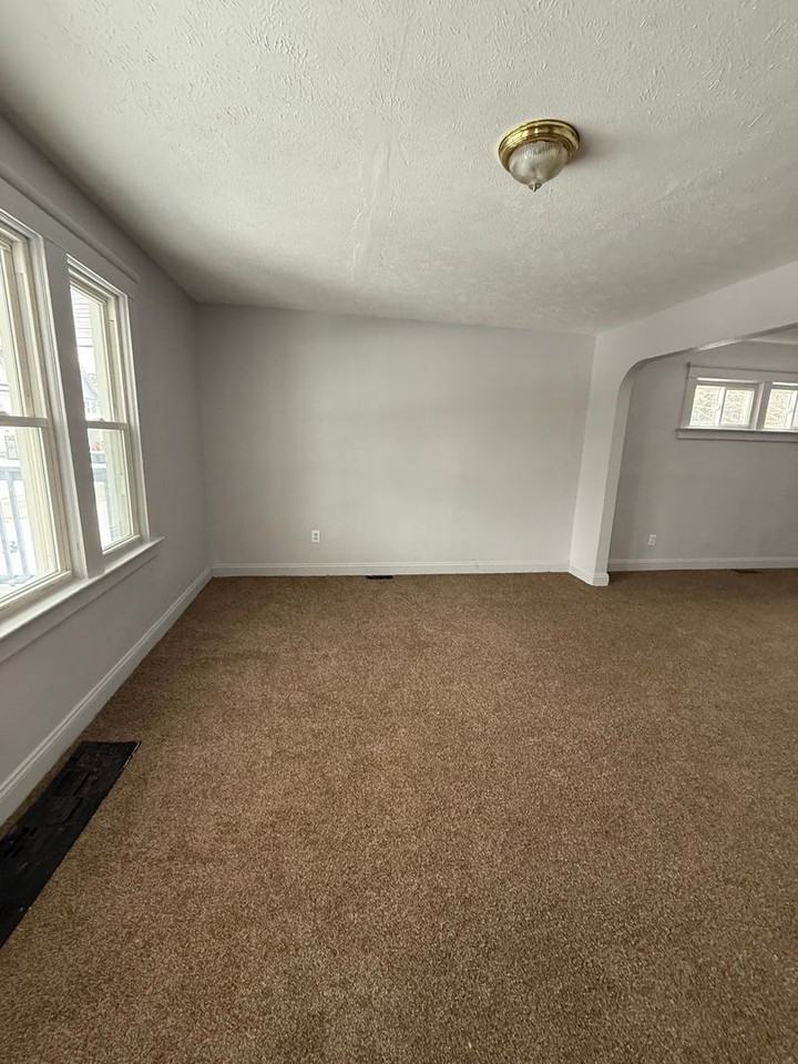 1027 E 148th St - Photo 2 of 7