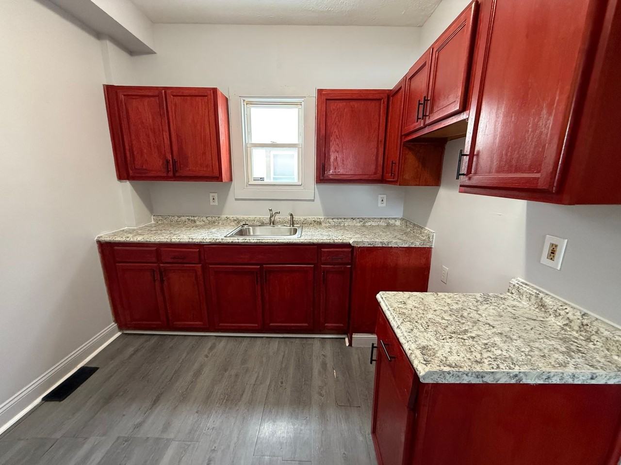 1027 E 148th St - Photo 4 of 7