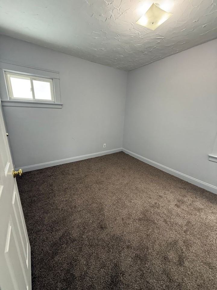 1027 E 148th St - Photo 5 of 7