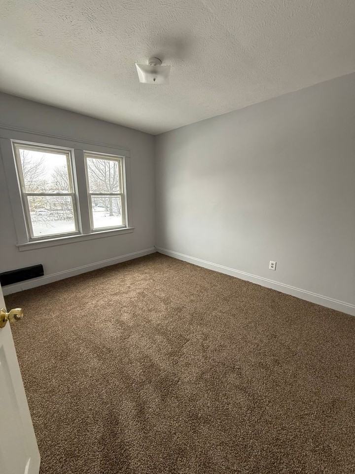 1027 E 148th St - Photo 6 of 7